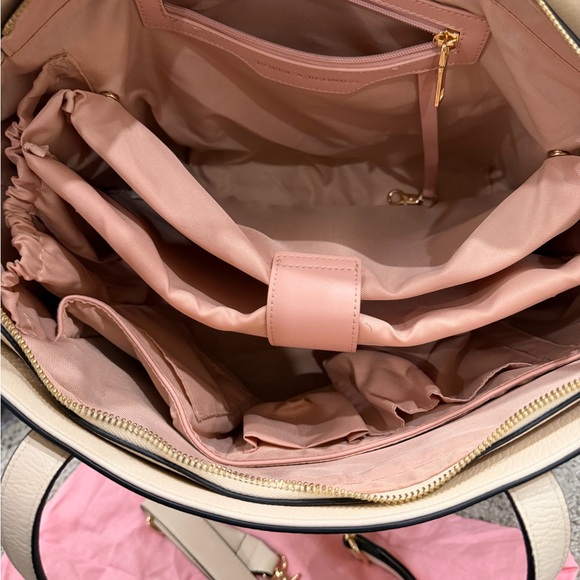 Poppy & peonies GO-GETTER leather  TOTE cream like new - Picture 8 of 9